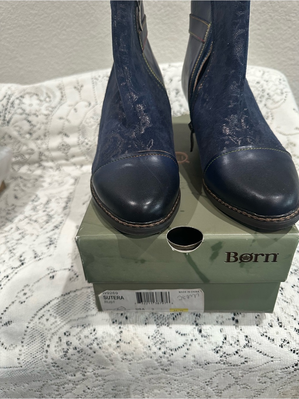 Born Sutera Navy Leather & Suede Ankle Booties 9 m